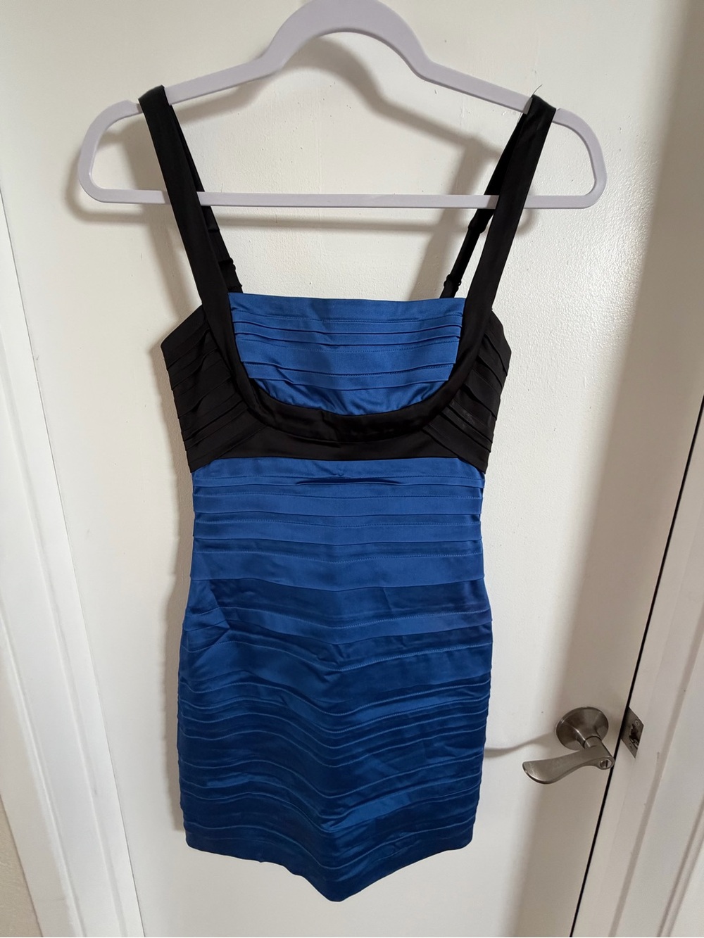 BCBGMAXAZRIA Size 0 Cobalt Blue Black Pleated Bodycon Cocktail Mini Dress